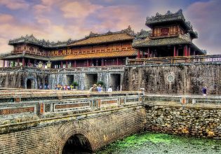 NGÀY 1: HÀ NỘI – TP HUẾ - ĐẠI NỘI 